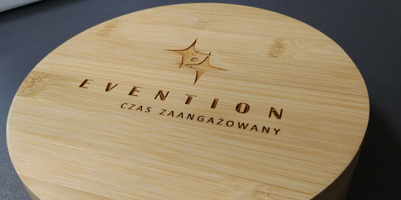  Engraved wine set