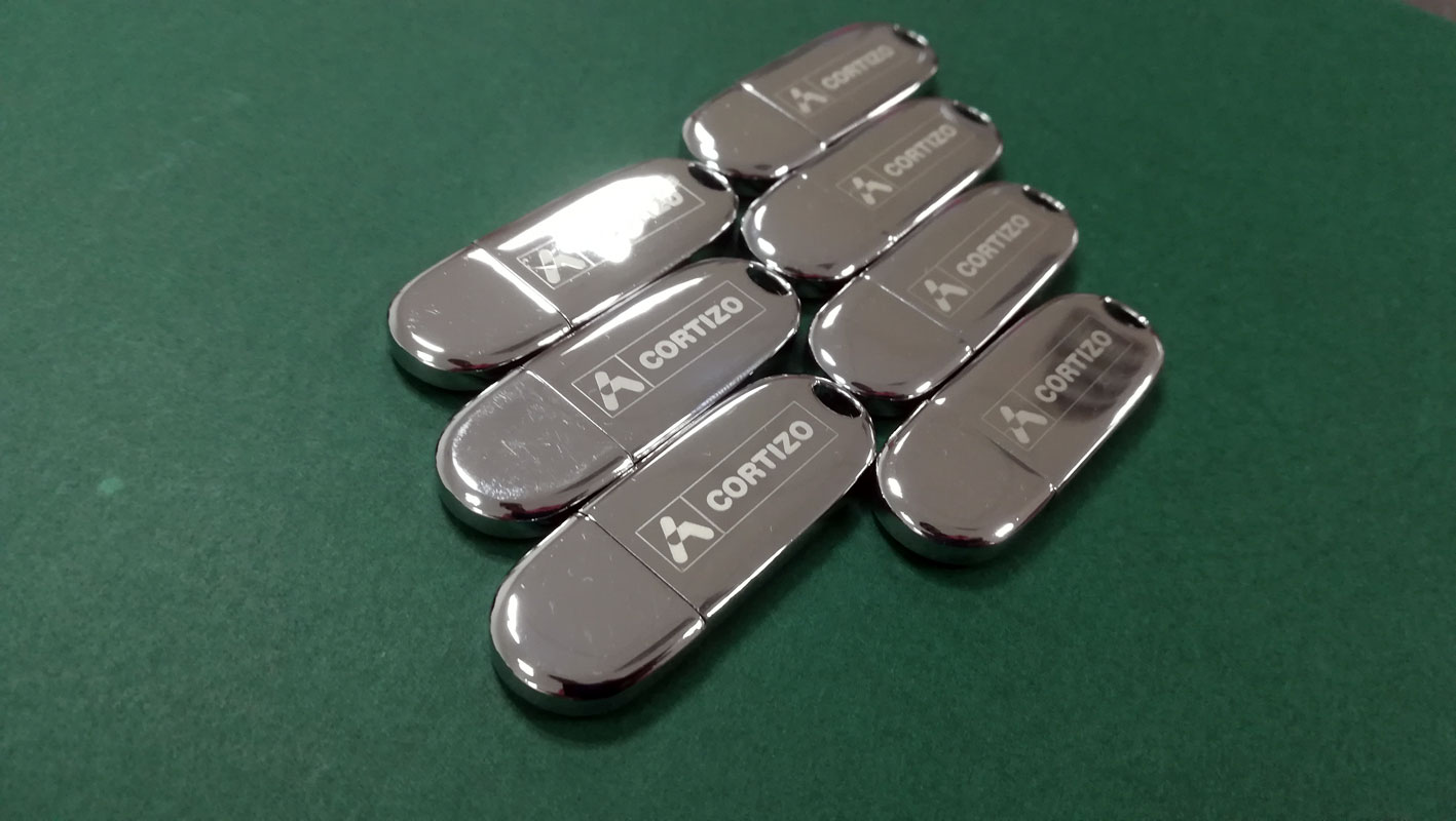  Engraved pendrive