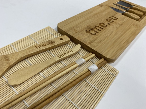 BAMBOO CHEESE SERVING SET WITH ENGRAVING
