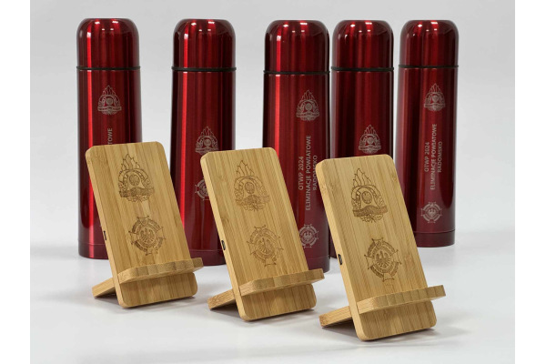  Thermoses and phone stands with engraving