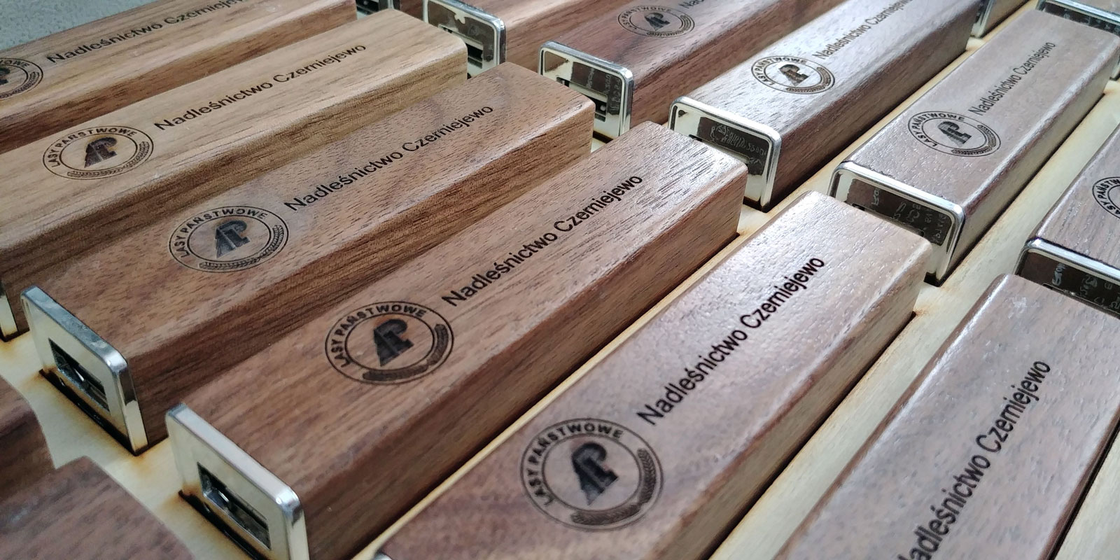  Wooden power bank with engraving